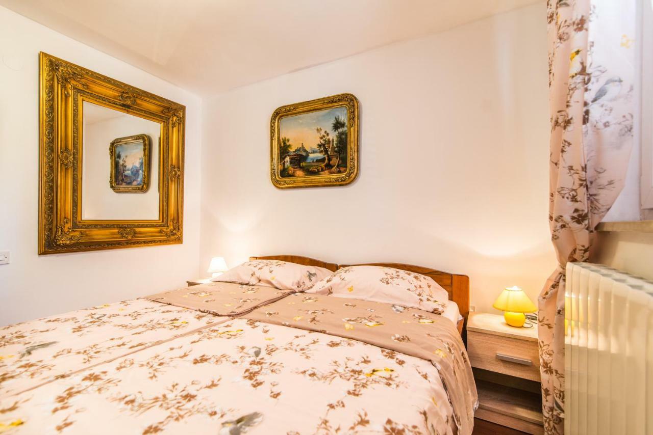 Apartmani Marina Porec Bagian luar foto